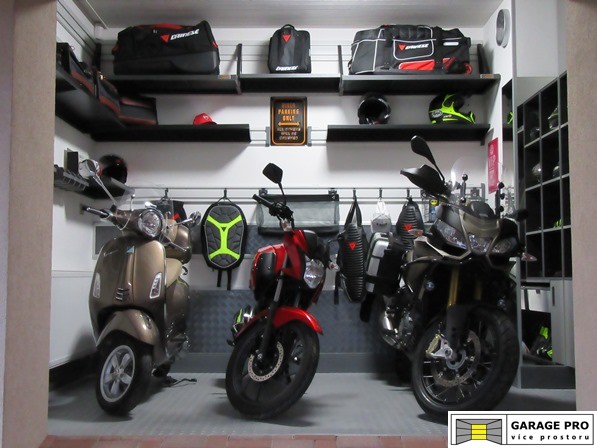 Moto house parking – vybavení systémem Gladiator® a Garage Pro